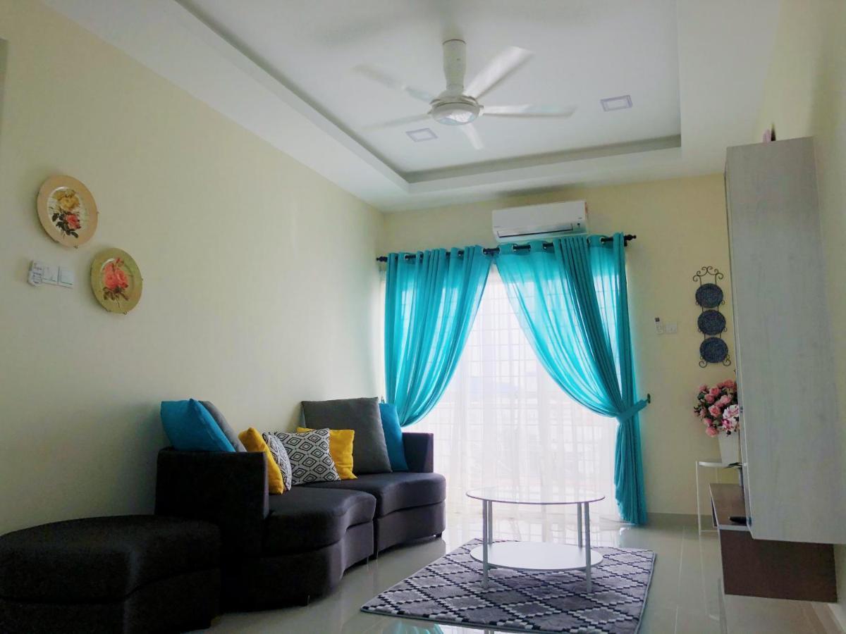 Farah Tiara Duta Ampang Selangor