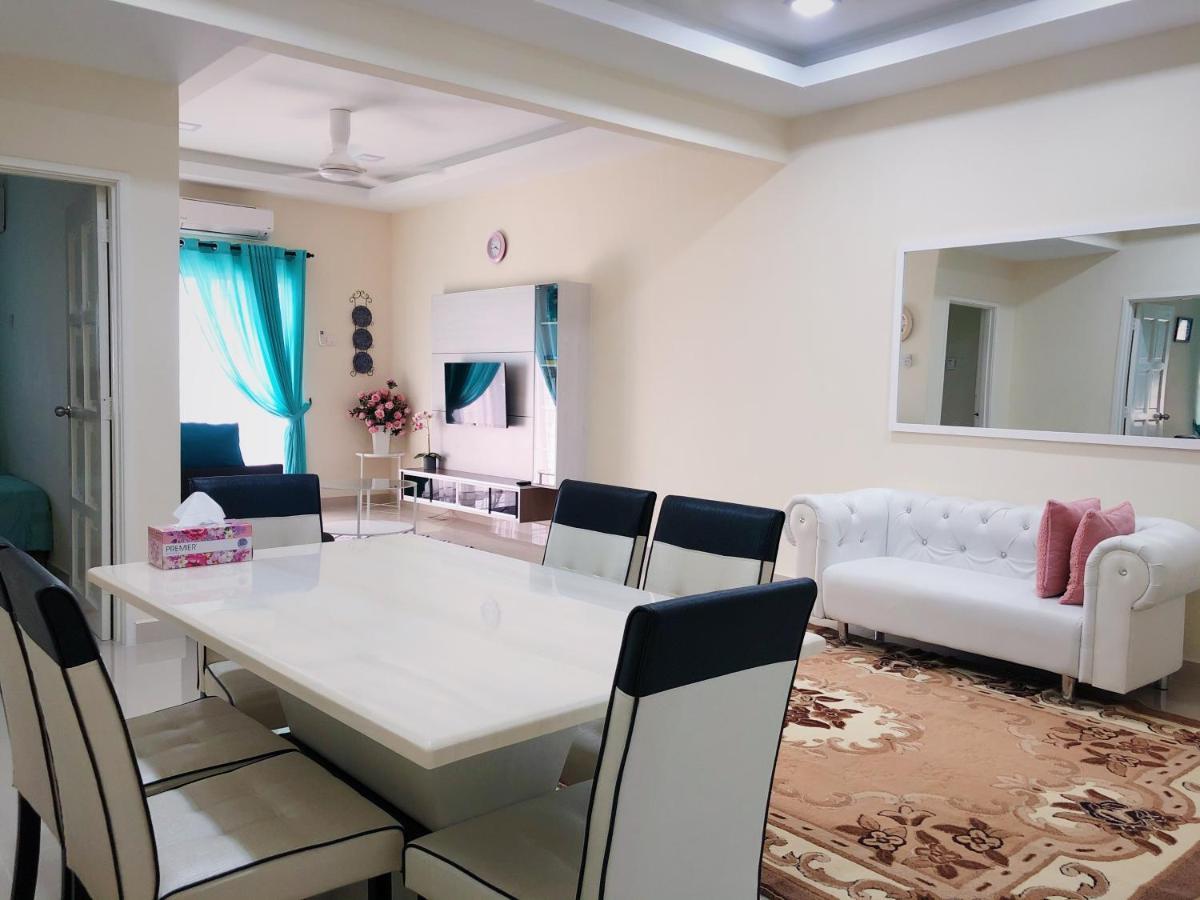 Farah Tiara Duta Ampang Selangor *