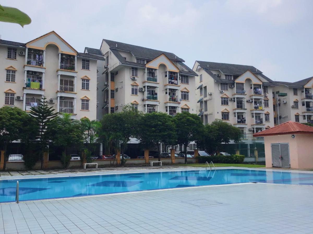 Farah Tiara Duta Ampang Selangor *
